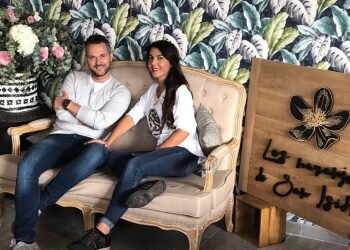 Dos emprendedores crean los naranjos de San Isidro en mitad de la huerta