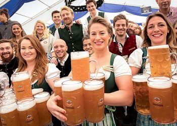 La Oktobeerfest de la Marina abre este sábado sus puertas con más de 15.000 litros de cerveza