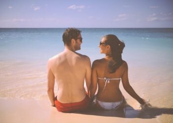 Las parejas españolas hacen el amor tres veces más en vacaciones que en casa