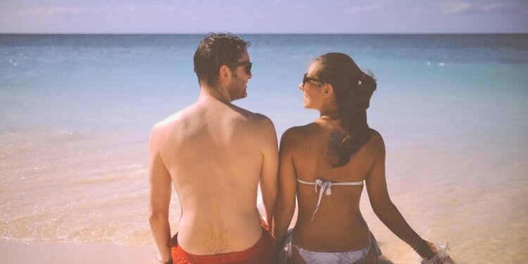 Las parejas españolas hacen el amor tres veces más en vacaciones que en casa