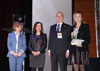 Los doctores valencianos Ana Lluch y Anastasio Montero distinguidos con el premio a la Mejor Trayectoria Profesional que otorga la Organización Médica Colegial