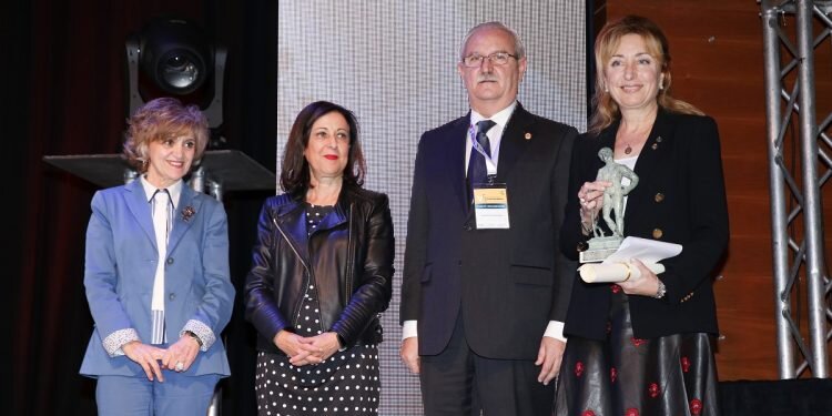 Los doctores valencianos Ana Lluch y Anastasio Montero distinguidos con el premio a la Mejor Trayectoria Profesional que otorga la Organización Médica Colegial