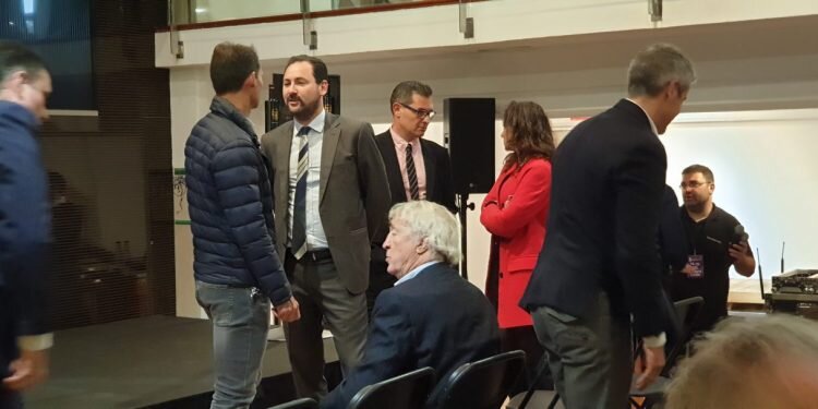 Vicente Gandía presenta el vino del Centenario del Valencia C.F.