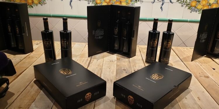 Vicente Gandía presenta el vino del Centenario del Valencia C.F.