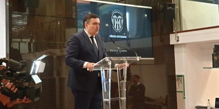 Vicente Gandía presenta el vino del Centenario del Valencia C.F.