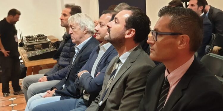 Vicente Gandía presenta el vino del Centenario del Valencia C.F.