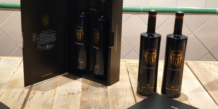 Vicente Gandía presenta el vino del Centenario del Valencia C.F.