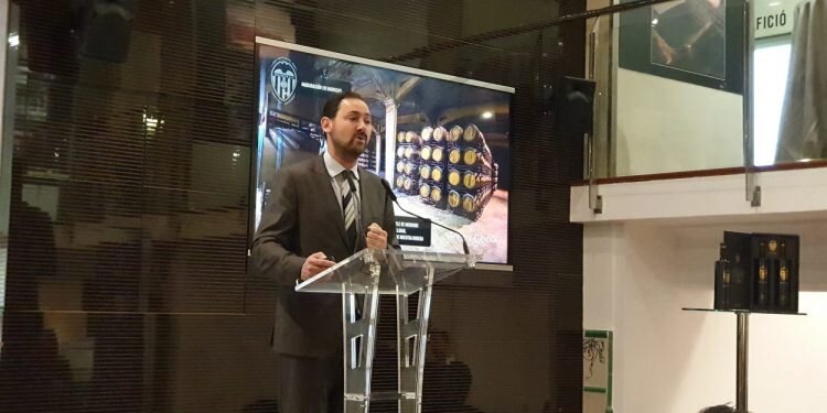 Vicente Gandía presenta el vino del Centenario del Valencia C.F.