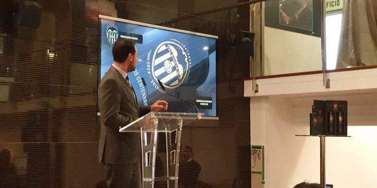 Vicente Gandía presenta el vino del Centenario del Valencia C.F.