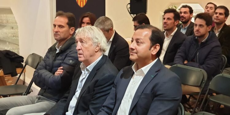 Vicente Gandía presenta el vino del Centenario del Valencia C.F.