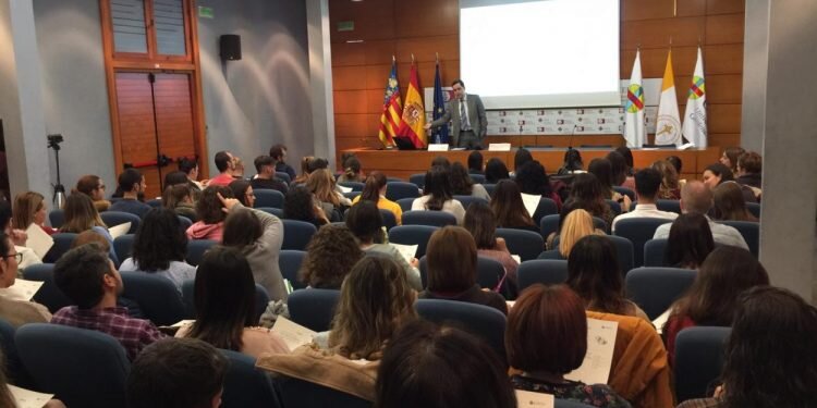 La gestión económica y el informe PISA a debate en el CEU