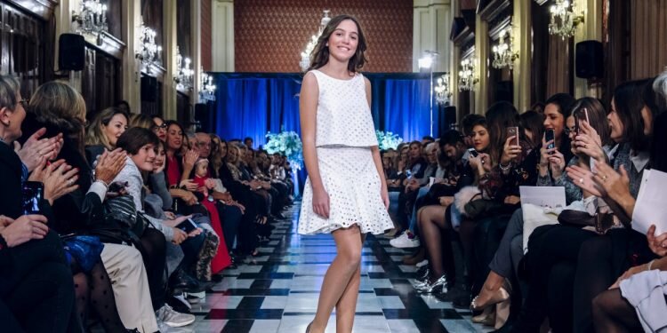 Desfile Dolores / Dolores Girl III Semana de la Costura del Gremio Artesano de Sastres y Modistas Comunitat Valenciana