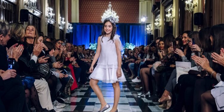 Desfile Dolores / Dolores Girl III Semana de la Costura del Gremio Artesano de Sastres y Modistas Comunitat Valenciana