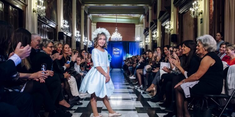 Desfile Dolores / Dolores Girl III Semana de la Costura del Gremio Artesano de Sastres y Modistas Comunitat Valenciana