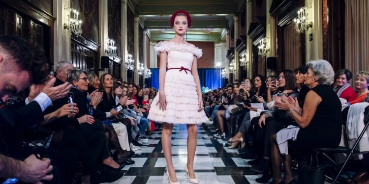 Desfile Dolores / Dolores Girl III Semana de la Costura del Gremio Artesano de Sastres y Modistas Comunitat Valenciana