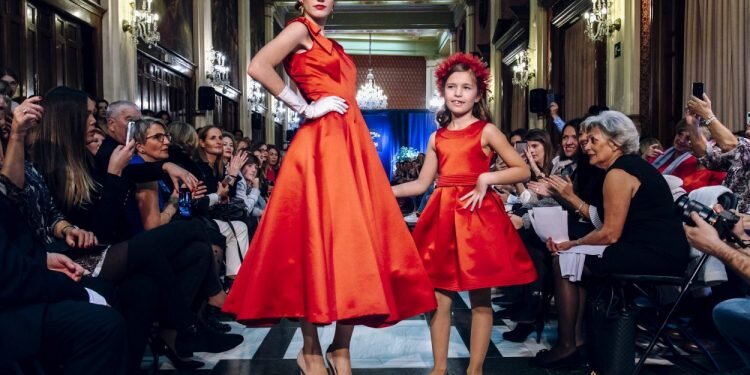 Desfile Dolores / Dolores Girl III Semana de la Costura del Gremio Artesano de Sastres y Modistas Comunitat Valenciana