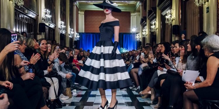 Desfile Dolores / Dolores Girl III Semana de la Costura del Gremio Artesano de Sastres y Modistas Comunitat Valenciana