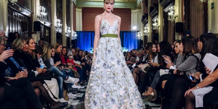 Desfile Dolores / Dolores Girl III Semana de la Costura del Gremio Artesano de Sastres y Modistas Comunitat Valenciana