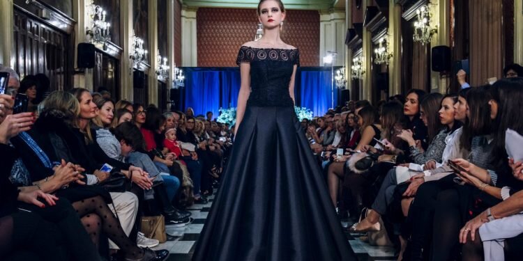 Desfile Dolores / Dolores Girl III Semana de la Costura del Gremio Artesano de Sastres y Modistas Comunitat Valenciana