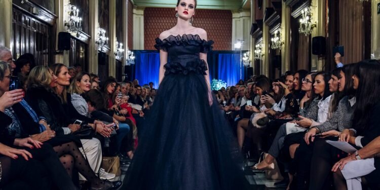 Desfile Dolores / Dolores Girl III Semana de la Costura del Gremio Artesano de Sastres y Modistas Comunitat Valenciana