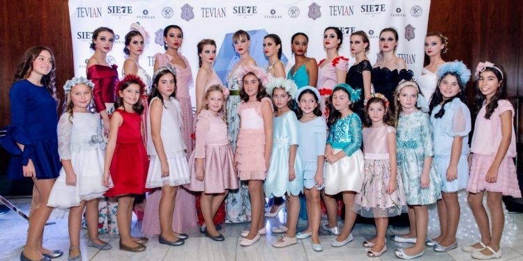 Desfile Dolores / Dolores Girl III Semana de la Costura del Gremio Artesano de Sastres y Modistas Comunitat Valenciana