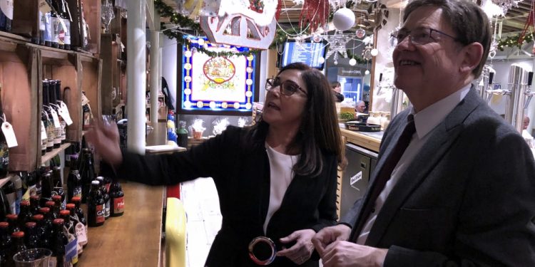 El Mercat Colón enciende su Navidad