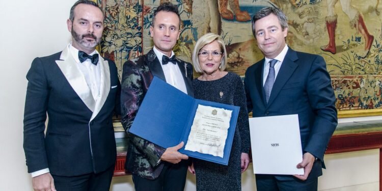 Premio Aguja Brillante, para al emblemático modista valenciano Luis Rocamora