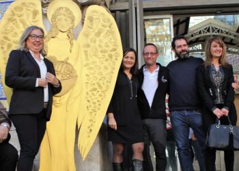 El Mercado Central muestra al público su Belén artesano, elaborado por sus vendedores