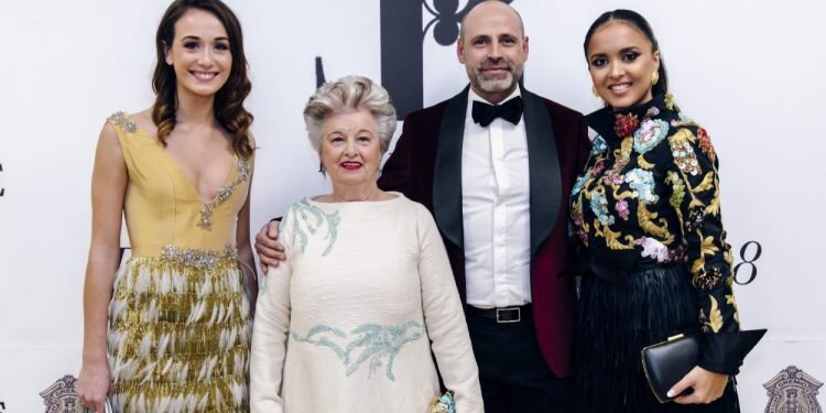 Premio Aguja Brillante, para al emblemático modista valenciano Luis Rocamora