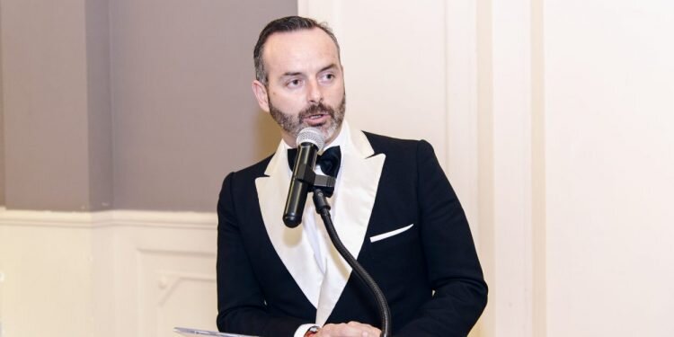 Premio Aguja Brillante, para al emblemático modista valenciano Luis Rocamora