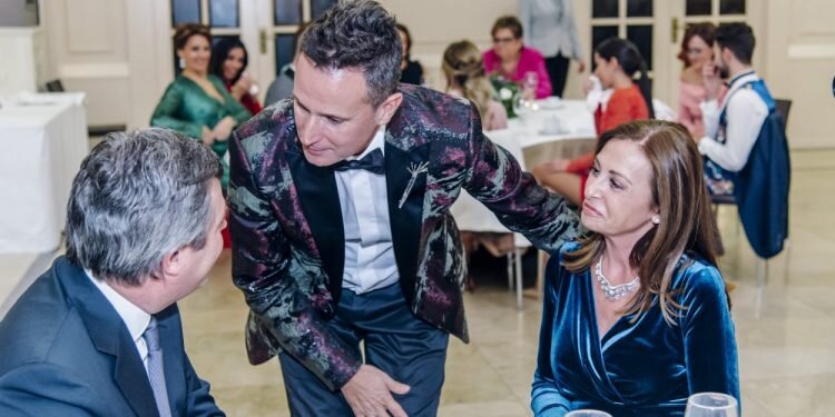 Premio Aguja Brillante, para al emblemático modista valenciano Luis Rocamora