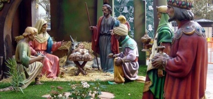 El Belén municipal ya se exhibe en el salón de cristal con más de 300 figuras en 40 metros cuadrados