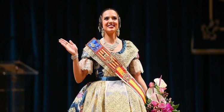 Galería de fotos de la exaltación de la Fallera Mayor de Valencia