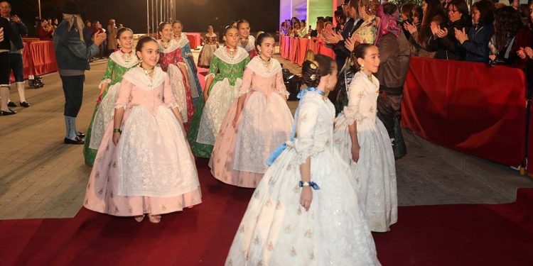 Indumentaristas Corte de Honor Infantil