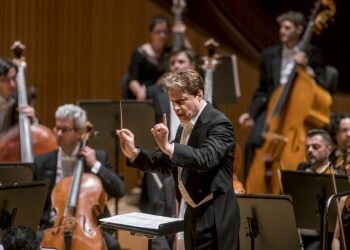 Les Arts y el Auditori de Castellón acogen obras de Mahler, Barber y Schubert dirigidas por Roberto Abbado