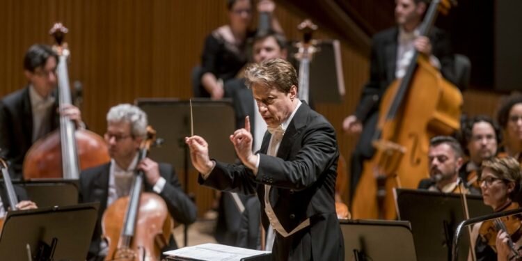 Les Arts y el Auditori de Castellón acogen obras de Mahler, Barber y Schubert dirigidas por Roberto Abbado