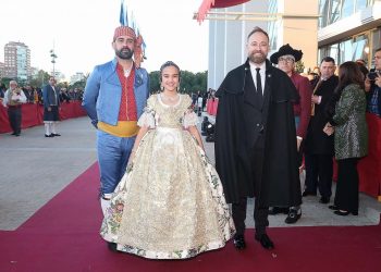 Vives y Marí ha tejido el espolín de la fallera mayor infantil de Valencia Sara Larrazábal