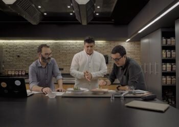 Cuineres i cuiners regresa a À Punt con un capítulo especial sobre la trayectoria de Ricard Camarena tras la concesión de la segunda estrella Michelin