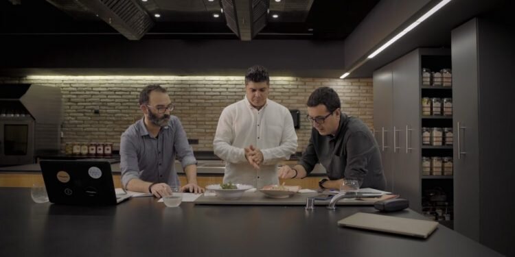 Cuineres i cuiners regresa a À Punt con un capítulo especial sobre la trayectoria de Ricard Camarena tras la concesión de la segunda estrella Michelin