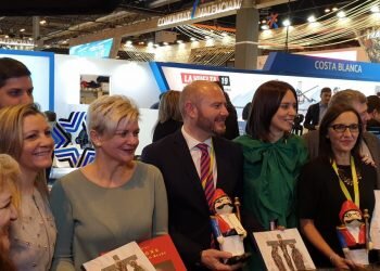 La Diputación muestra en Fitur la ‘brillo’ del turismo valenciano fruto de la colaboración entre instituciones y empresas