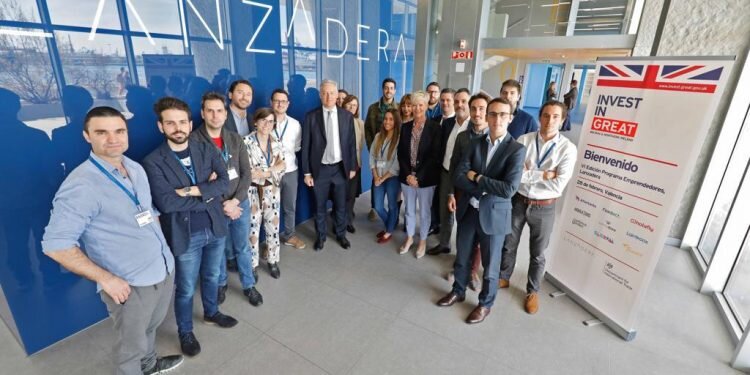 La embajada británica visita Lanzadera para seleccionar startups que le acompañarán a conocer inversores en Londres