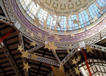 Las ganadoras del concurso ‘Ven a tu Mercado’ recogen sus premios en el Mercado Central