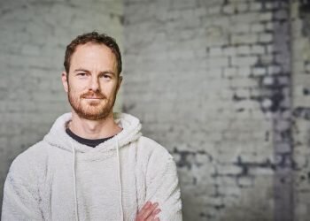 Boris Charmatz y 20 bailarines llenan de danza el IVAM con creaciones de Michael Jackson o Sanja Ivekovic