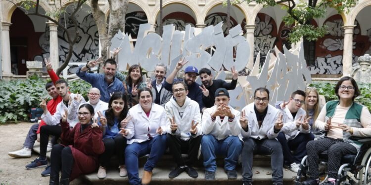 El Centre del Carme abre la puerta a los “campeones” del arte fallero