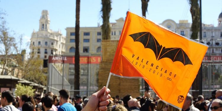 AMSTEL ofrece un espectáculo pirotécnico especial para reconocer los 100 años de trayectoria del Valencia CF