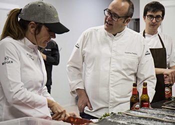 Diez de los más destacados chefs valencianos a los fogones y representantes de la política, sociedad y gastronomía valenciana a la mesa 