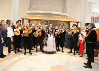 El Ateneo inaugura la Barraca Fallera 