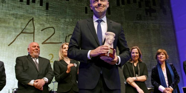 El valenciano Joaquín Camps gana el Azorín con la novela ‘La silueta del olvido’