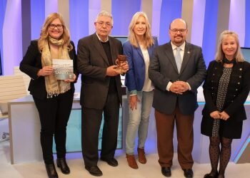 UV ofrece a Doctora María Gómez Rodrigo experta en restauración pintura quemada para ayudar en Notre Dame