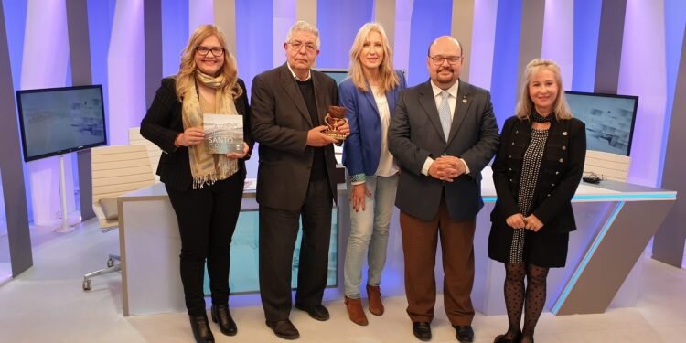 UV ofrece a Doctora María Gómez Rodrigo experta en restauración pintura quemada para ayudar en Notre Dame